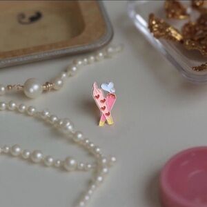 NEW!! Pink Heart glitter smokers enamel pin badge button gift holidays fun